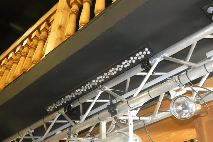 2x Showtec Spec+ral - Lichtbalken Hinweis: ohne Traverse und Spots
